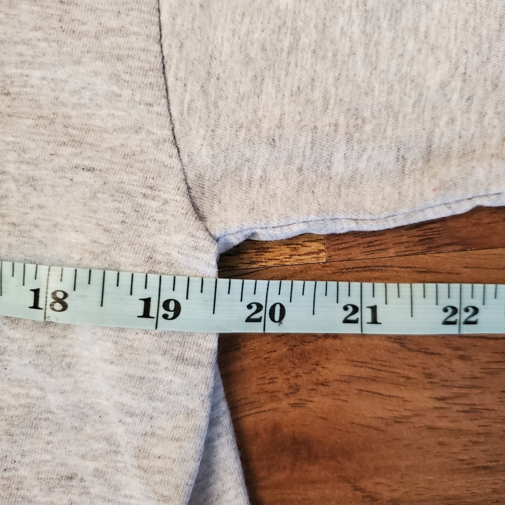 NEW Nasty Gal Long Sleeve Tee Size Small Dragon City - Picture 6 of 7